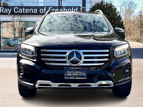 Used 2025 Mercedes-Benz GLB 250 4MATIC image 3