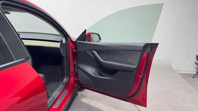 Used 2021 Tesla Model Y Long Range AWD/4WD image 9