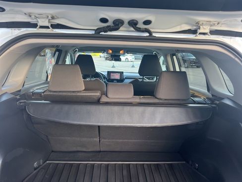 Used 2021 Toyota RAV4 XLE image 15