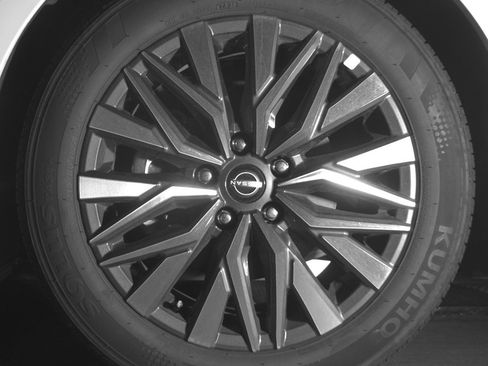 Used 2025 Nissan Altima 2.5 SV image 11