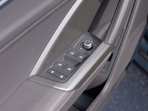 New 2025 Audi Q3 2.0T Premium image 25