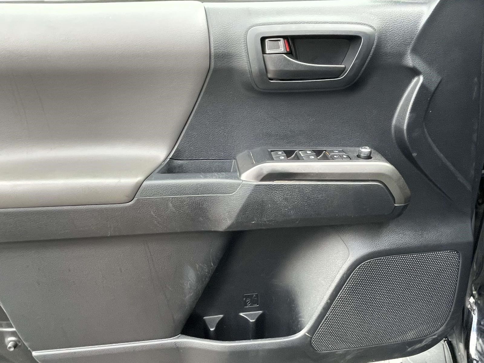 Used 2018 Toyota Tacoma SR5 RWD image 15