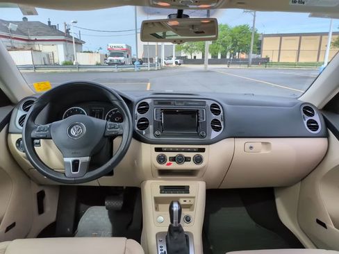 Used 2017 Volkswagen Tiguan SEL FWD image 13