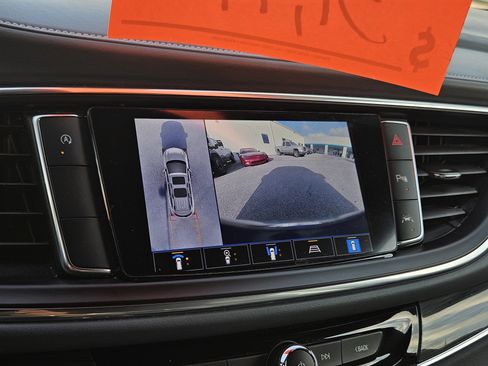 Used 2024 Buick Enclave Premium image 20