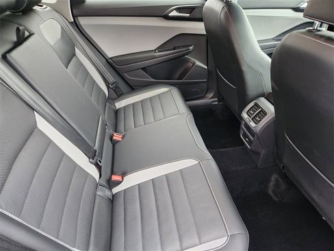 Used 2022 Volkswagen Taos SEL image 21