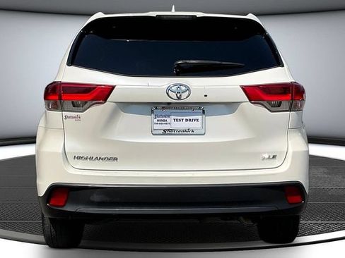 Used 2018 Toyota Highlander XLE FWD image 6