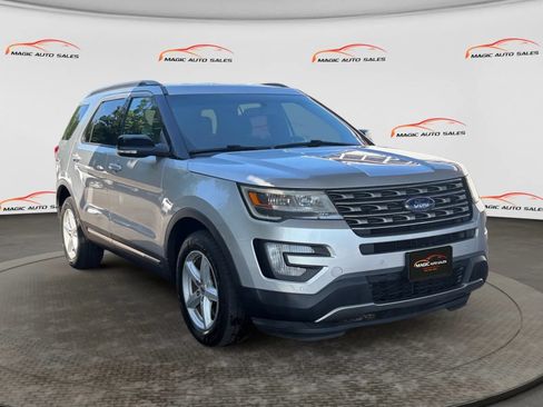 Used 2016 Ford Explorer XLT w/ Equipment Group 202A AWD/4WD image 5