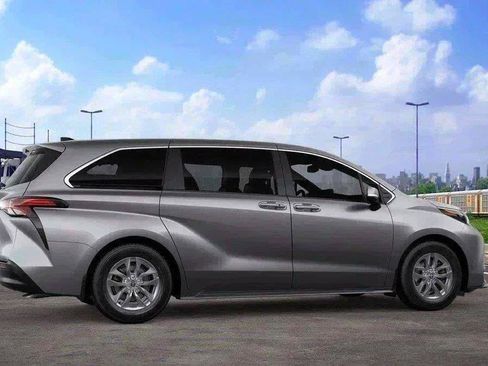 New 2026 Toyota Sienna LE AWD/4WD image 99