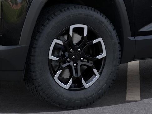 New 2026 Chevrolet Equinox ACTIV w/ Convenience Package III image 9