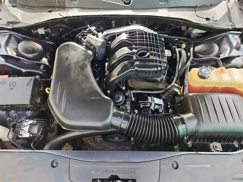 Used 2016 Dodge Charger SE image 27