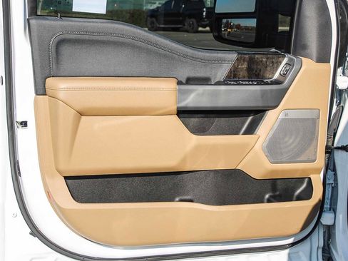 Used 2024 Ford F250 Lariat w/ Chrome Package image 19