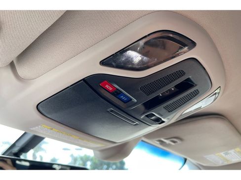 Used 2022 Subaru Outback Touring w/ Popular Package #2 image 23