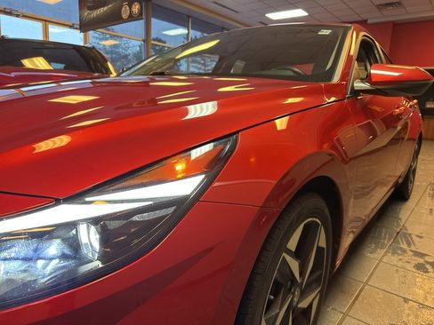 Used 2021 Hyundai Elantra Limited image 6