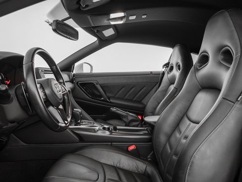 Used 2024 Nissan GT-R Premium w/ Premium Interior Package AWD/4WD image 16