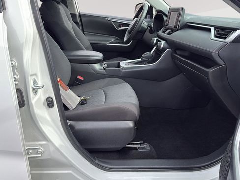 Used 2021 Toyota RAV4 XLE image 17