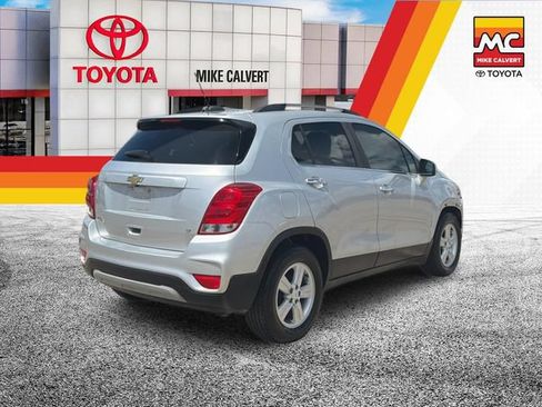 Used 2019 Chevrolet Trax LT w/ LT Convenience Package FWD image 5