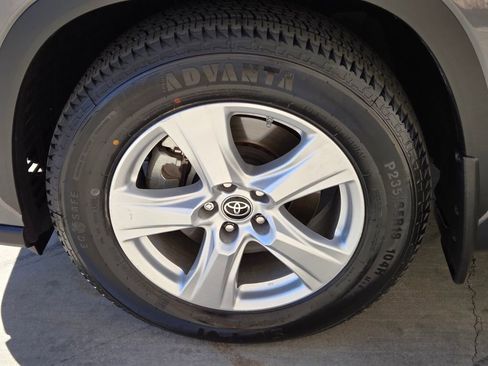 Used 2023 Toyota Highlander LE image 11