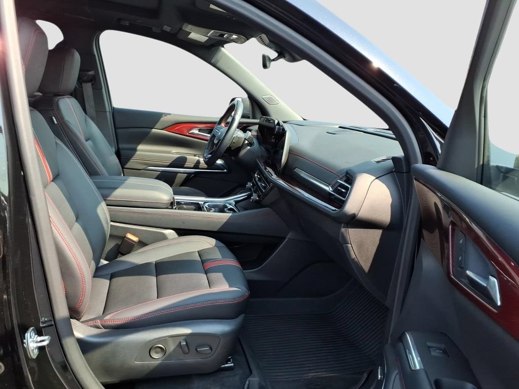Used 2025 Chevrolet Traverse RS w/ LPO, Floor Liner Package AWD/4WD image 10