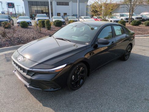 New 2026 Hyundai Elantra Sport FWD image 3