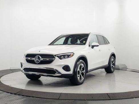 Used 2025 Mercedes-Benz GLC 350e 4MATIC image 3