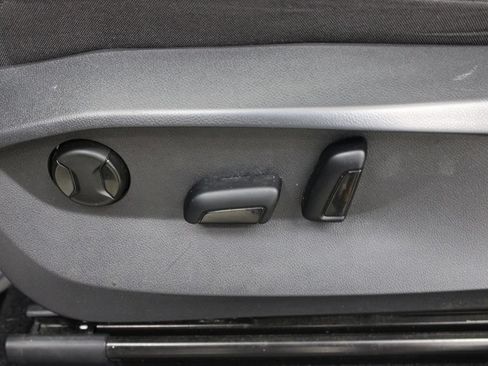 Used 2022 Volkswagen Tiguan SE FWD image 18