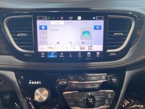 Used 2021 Chrysler Pacifica Pinnacle FWD image 22