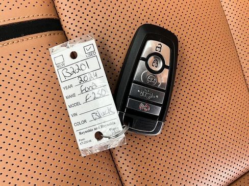 Used 2024 Ford F250 Platinum image 40