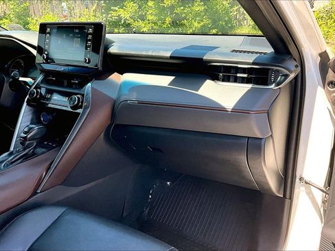Used 2022 Toyota Venza XLE AWD/4WD image 15