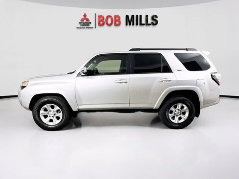 Used 2021 Toyota 4Runner SR5 Premium w/ Moonroof Package RWD image 4