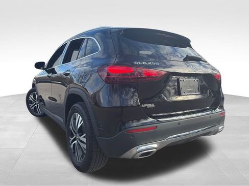 Used 2025 Mercedes-Benz GLA 250 4MATIC image 9