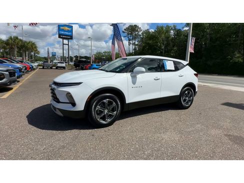 Used 2025 Chevrolet Blazer LT FWD image 6