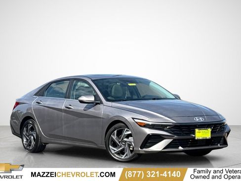 Used 2025 Hyundai Elantra Limited FWD image 1