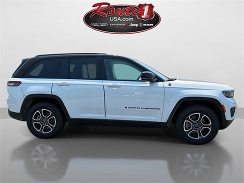 Used 2023 Jeep Grand Cherokee Trailhawk image 7