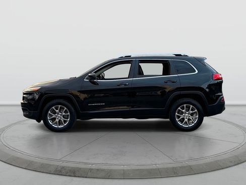 Used 2018 Jeep Cherokee Latitude Plus w/ Cold Weather Group AWD/4WD image 4