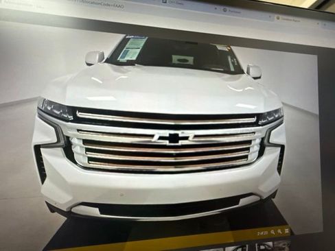 Used 2024 Chevrolet Suburban High Country w/ Premium Package 2 AWD/4WD image 3