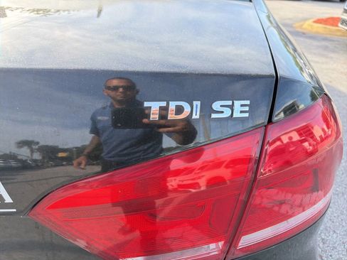 Used 2014 Volkswagen Passat TDI SE image 12