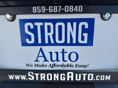 Used 2021 Chrysler Voyager LX FWD image 17