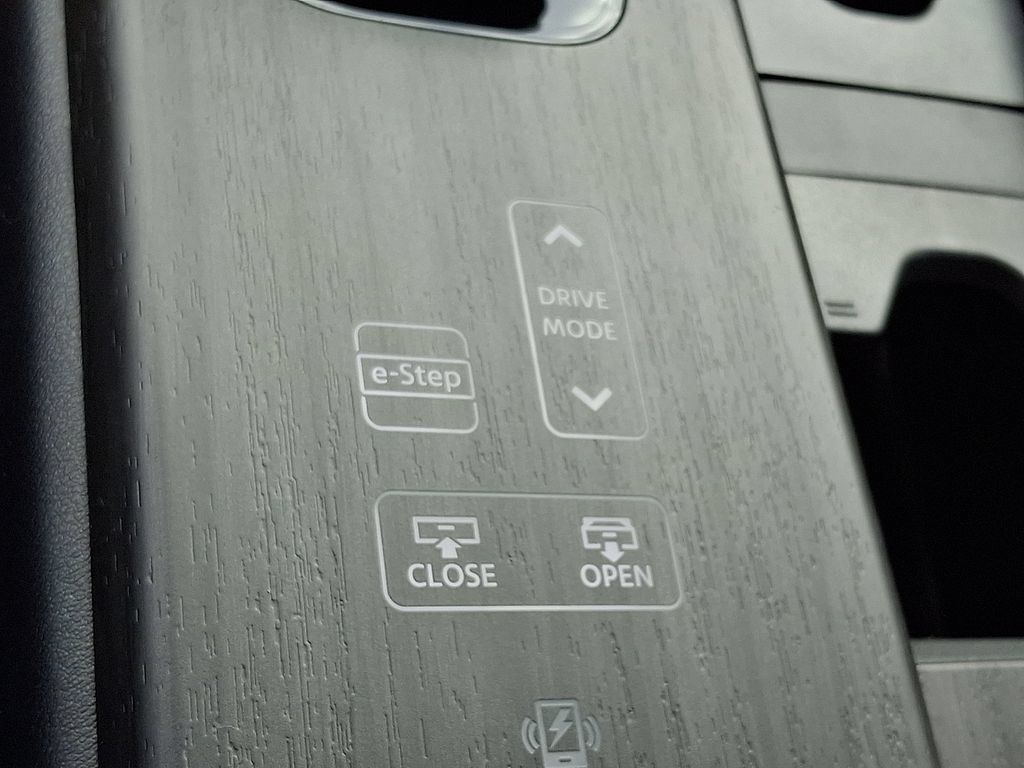 Used 2024 Nissan Ariya FWD image 23