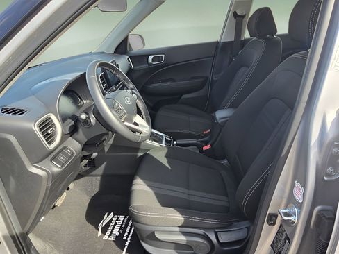 Used 2025 Hyundai Venue SEL image 11