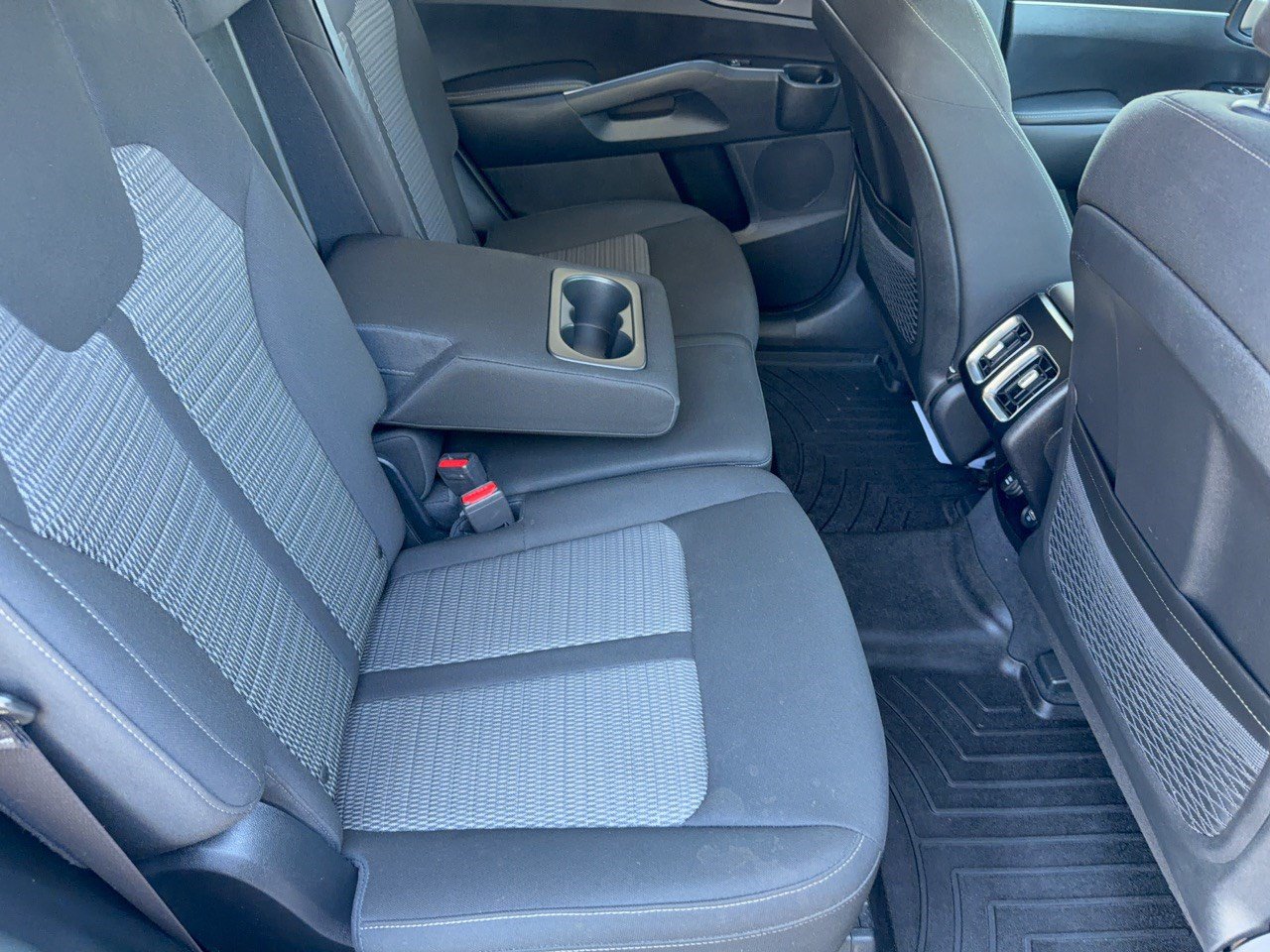 Used 2023 Kia Sorento LX FWD image 29