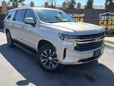 Used 2021 Chevrolet Suburban LT w/ Luxury Package AWD/4WD image 2