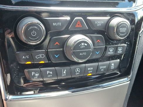 Certified 2021 Jeep Grand Cherokee Limited AWD/4WD image 16