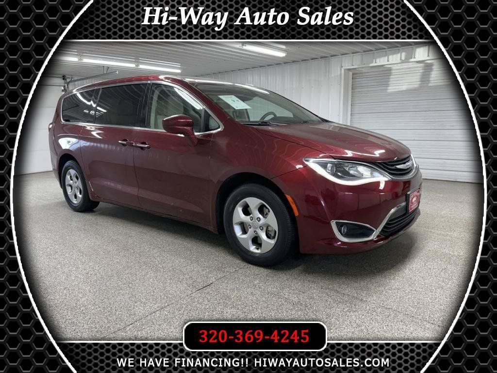 Used 2018 Chrysler Pacifica Touring Plus FWD image 1