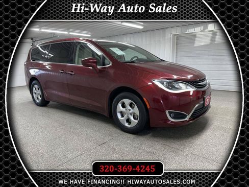 Used 2018 Chrysler Pacifica Touring Plus FWD image 1