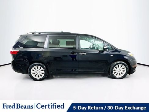 Used 2017 Toyota Sienna Limited Premium image 9