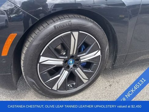 Used 2022 BMW iX xDrive50 w/ Sport Package AWD/4WD image 4