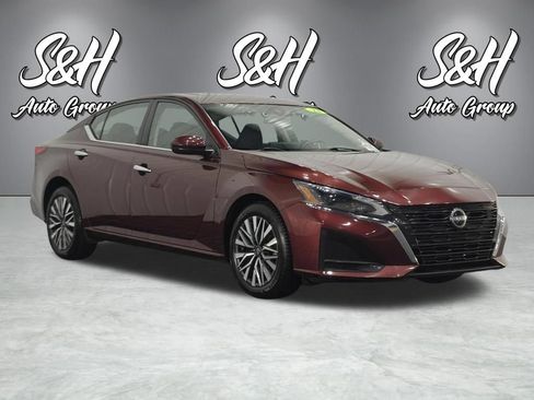 Used 2023 Nissan Altima 2.5 SV w/ SV Premium Package AWD/4WD image 2
