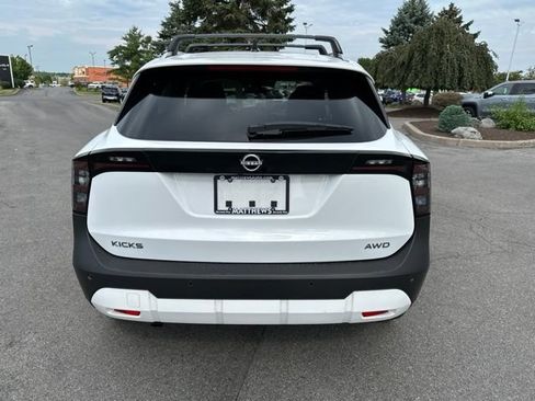Used 2026 Nissan Kicks SV w/ SV Premium Package AWD/4WD image 4