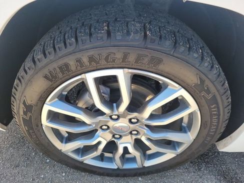 Used 2023 GMC Terrain Denali w/ Denali Premium Package AWD/4WD image 28