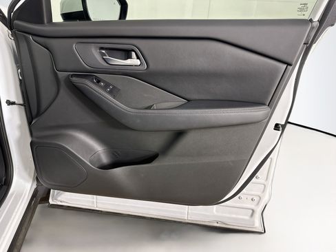 Used 2024 Nissan Rogue SV FWD image 31